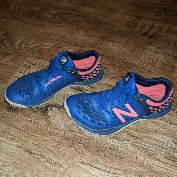 Women's 7.5 New Balance Sneakers - Picture 2 of 4